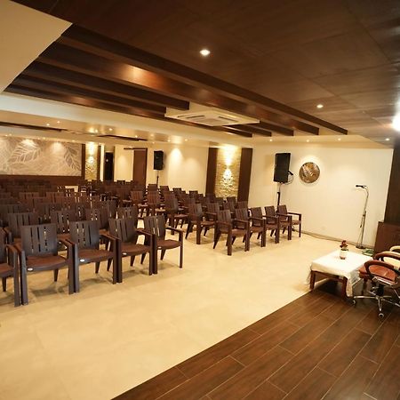 Отель Sri Ambal Grand Virudunagar Экстерьер фото