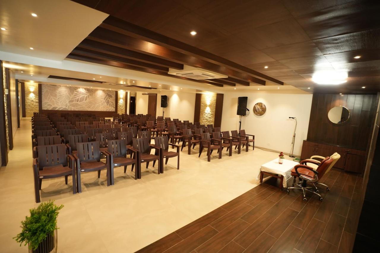Отель Sri Ambal Grand Virudunagar Экстерьер фото